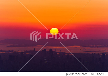 Evening view of Osaka bay Evening view of Osaka bay 81632299