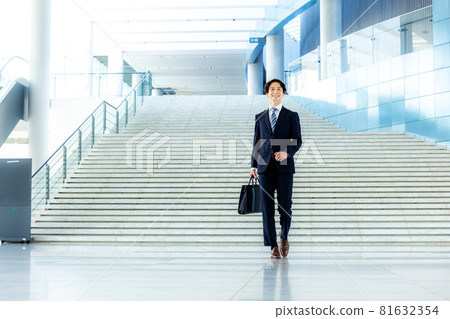 推銷員西裝男 81632354