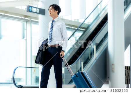 Businessman at the airport Businessman at the airport 81632363