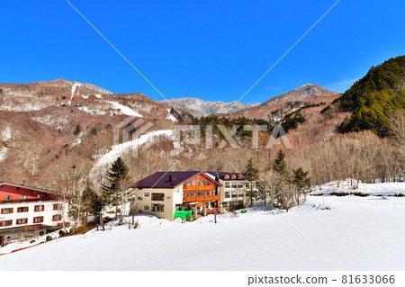 View of Higashi-Tateyama Ski Resort from Shiga Kogen Giant Ski Resort (Yamanouchi Town, Nagano Prefecture) [March 2021] 81633066