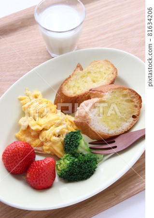 A colorful and well-balanced Western-style breakfast on one plate A colorful and well-balanced Western-style breakfast on one plate 81634206