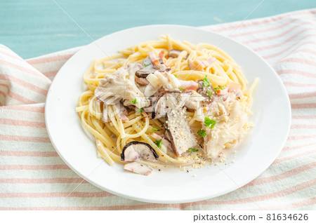 Pasta with mushroom cream sauce Pasta with mushroom cream sauce 81634626