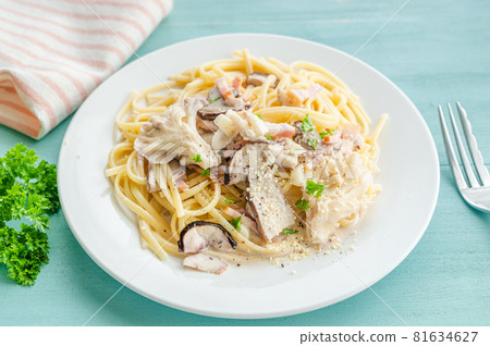 Pasta with mushroom cream sauce 81634627