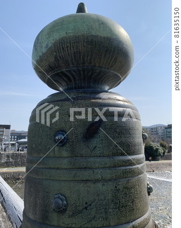 Sanjo Bridge sword scars 81635150