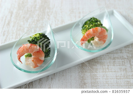 Shrimp and broccoli appetizer served on a glass plate Shrimp and broccoli appetizer served on a glass plate 81635937