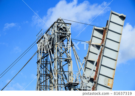 四日市市：日本唯一現役鐵路活動橋末廣大橋 81637319