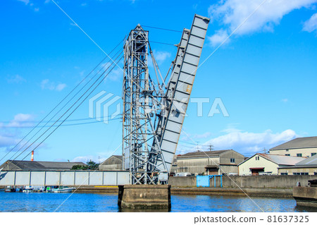Yokkaichi City: Suehiro Bridge, the only active railway movable bridge in Japan Yokkaichi City: Suehiro Bridge, the only active railway movable bridge in Japan 81637325