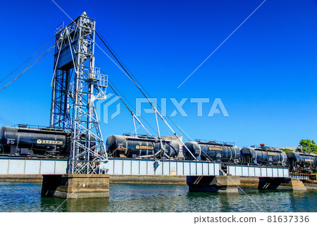 Yokkaichi City: Suehiro Bridge, the only active railway movable bridge in Japan Yokkaichi City: Suehiro Bridge, the only active railway movable bridge in Japan 81637336