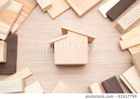 房屋建築（房屋和木頭）的圖像 81637799