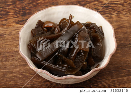 Boiled wakame seaweed 81638146