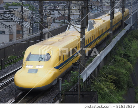 Doctor Yellow near Yamashina Doctor Yellow near Yamashina 81638639