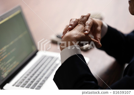 Businessman senior at hand 81639107