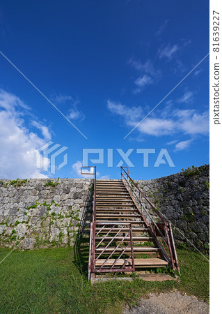 Stairs leading up to the castle walls of Zakimi Castle ruins 81639227