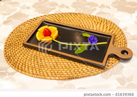 fruit blossom 81639368