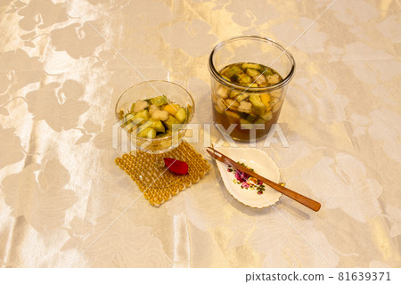 Cherry tomato pickle 81639371