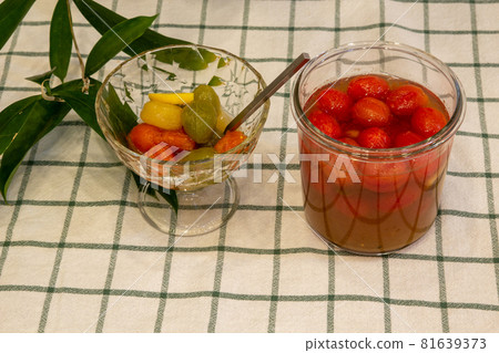 Cherry tomato pickle 81639373