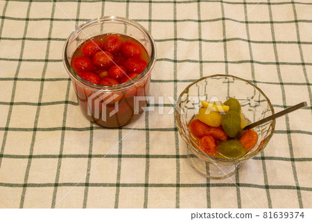 Cherry tomato pickle 81639374