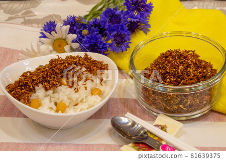 Stir-fried rice and shrimp 81639375