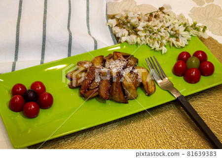 Banana fritters 81639383