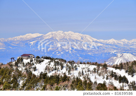 View toward Mt. Myoko from the temple hut ski resort (Yamanouchi Town, Nagano Prefecture) [2021.3] 81639586