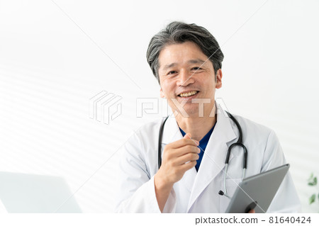 Doctor middle man white coat scrub medical examination 81640424