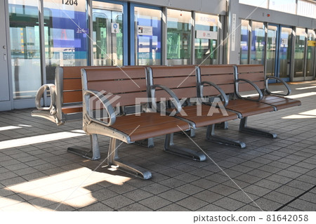 A bench at Kinjofuto Station on the Aonami Line 81642058