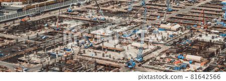 Large construction site with heavy construction machinery in metropolis 81642566