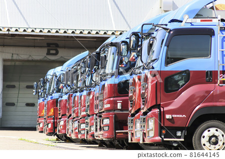 Trucks lined up by a shipping company 81644145