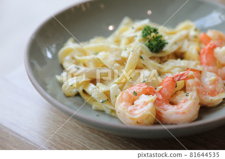 Spaghetti fettucini cream sauce with shrimp , Italian food Spaghetti fettucini cream sauce with shrimp , Italian food 81644535