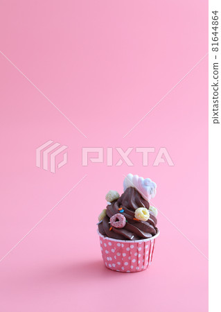 Chocolate cupcake isolated in pink background 81644864
