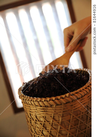 Boiled riceberry rice on wood basket with spoon in close up 81644916