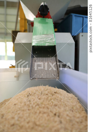 Factory machine Milling rice in close up Factory machine Milling rice in close up 81645126
