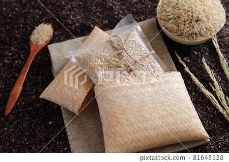 Organic raw brown rice and riceberry rice in close up Organic raw brown rice and riceberry rice in close up 81645128