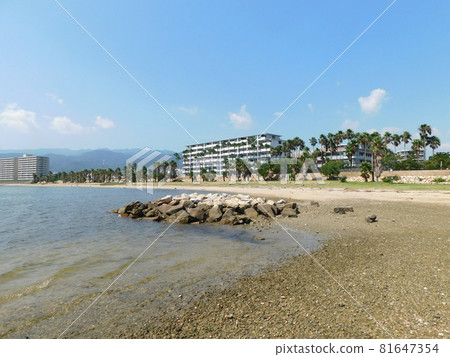 Panoramic view of Kohroen Beach (taken in August 2021 in Nishinomiya City, Hyogo Prefecture) Panoramic view of Kohroen Beach (taken in August 2021 in Nishinomiya City, Hyogo Prefecture) 81647354