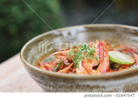 Tom Yum soup , a Thai traditional spicy prawn soup 81647547
