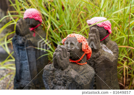 Jizo statues wearing red hats, 1000 Jizo statues at the Nasu Kogen Sesshoseki Garden 81649857