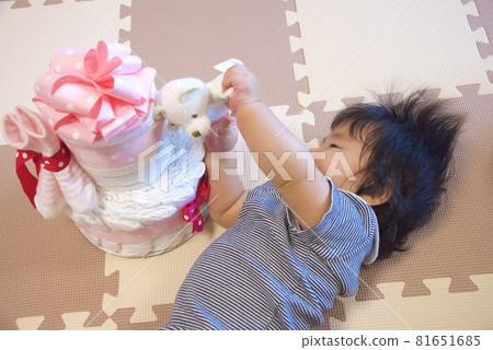 Image of diaper cake and infants 81651685