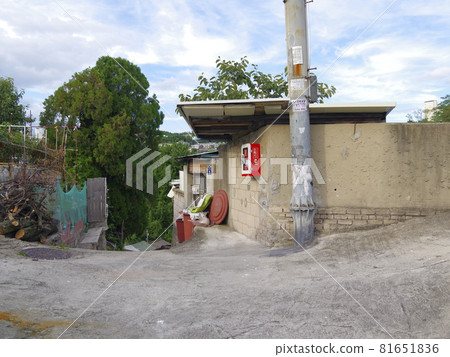 Jeongneunggol. Redevelopment. Alley. Fall 81651836