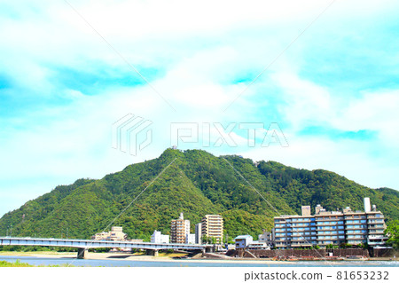 Scenery of Nagara Onsen, Mt.Kinka and Gifu Castle Scenery of Nagara Onsen, Mt.Kinka and Gifu Castle 81653232