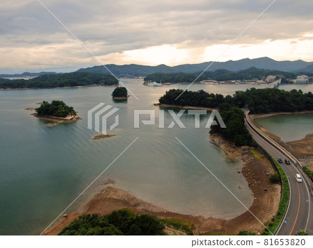 從天草五峽池島的天空眺望島嶼般的日落 81653820