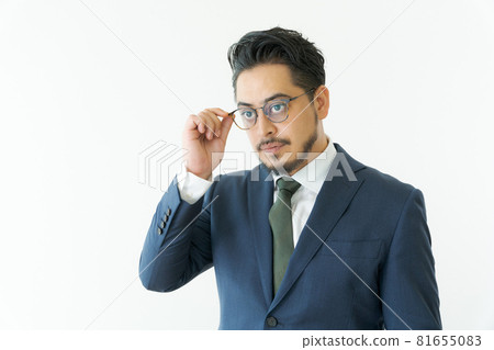 Businessman in his 30s, Middle Eastern Businessman in his 30s, Middle Eastern 81655083