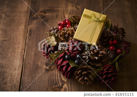 Image of Christmas present 81655115
