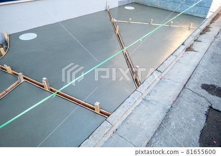 Exterior construction 81655600