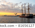 Morning glow of Yokohama Minato Mirai 81656127