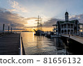 Morning glow of Yokohama Minato Mirai 81656132