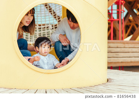 Children and parents playing with playset Children and parents playing with playset 81656438