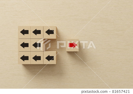 Wooden block with red arrow facing the opposite direction black arrows 81657421