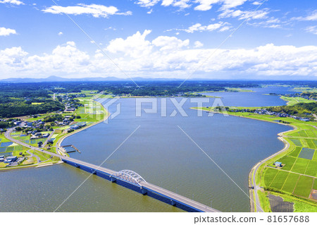 Kitaura and Ikashiro Ohashi in Ibaraki Prefecture, taken a photo of Tsukuba in the distance 81657688