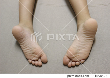Child's feet 2 Child's feet 2 81658525