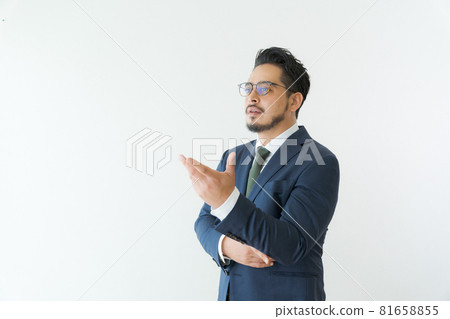 30 多歲的中東商人 30 多歲的中東商人 81658855